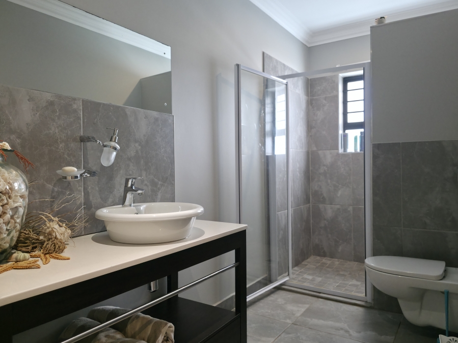 5 Bedroom Property for Sale in Noorsekloof Eastern Cape